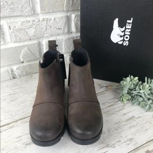 sorel emelie cattail
